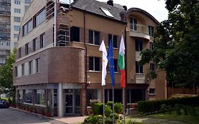 Елейт Плаза Хотел